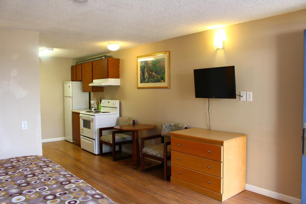 Days Inn By Wyndham Lakewood South Tacoma Room photo