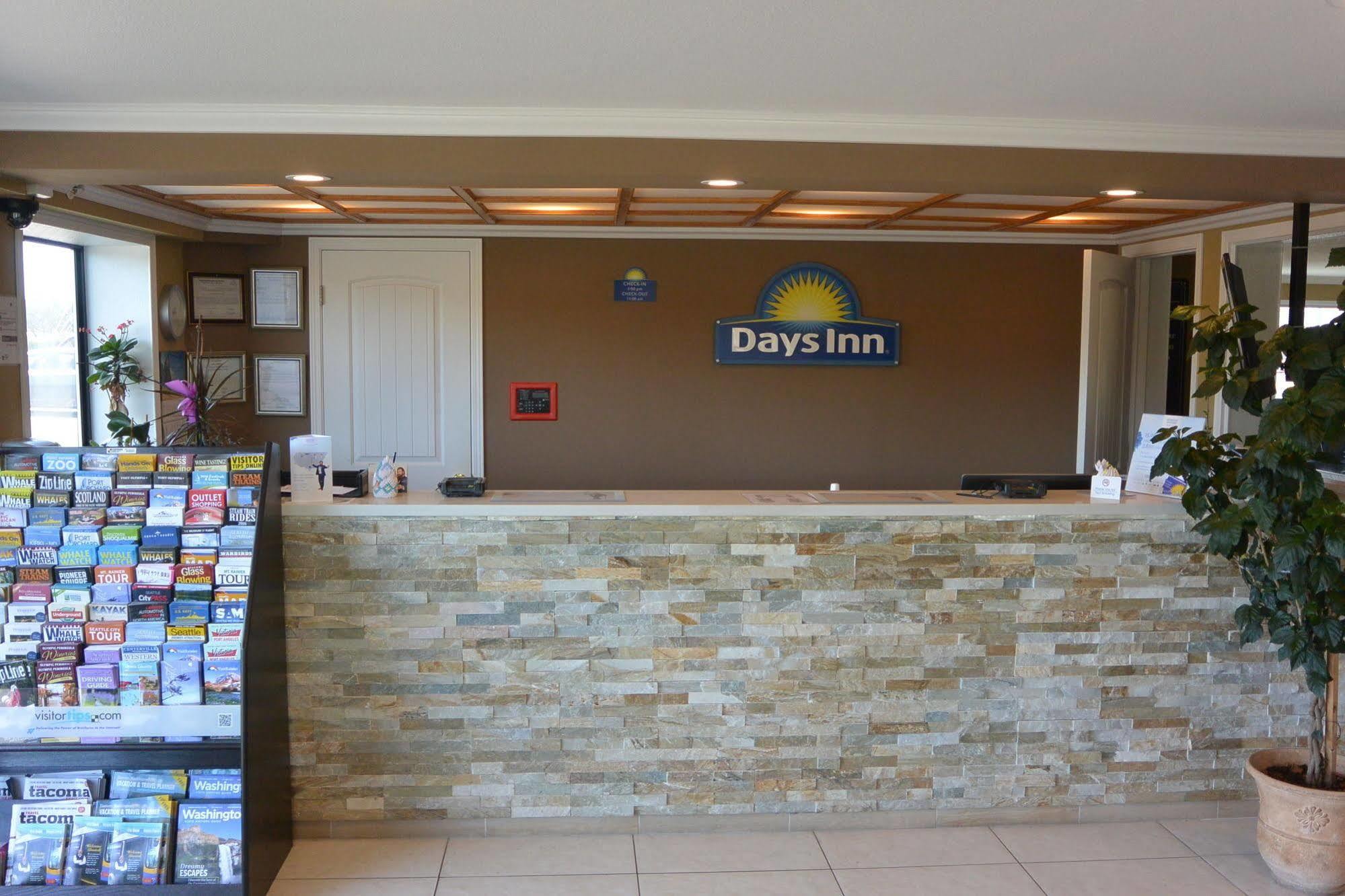 Days Inn By Wyndham Lakewood South Tacoma Exterior photo
